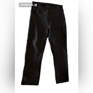Lululemon leggings capri size 4 like new